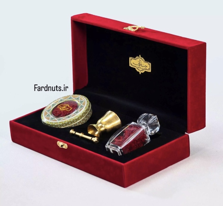جعبه کادویی مخمل با زعفران سوپرنگین 3گرم و 3گرم آذین و هاون