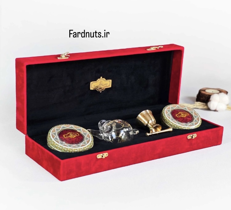  جعبه کادویی مخمل با زعفران 6گرم و هاون و قوری 