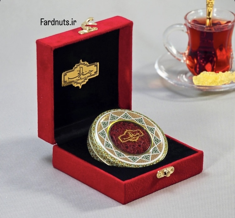  زعفران سوپر نگین 5 گرمی با پک هدیه زعفران خورشید چناران 