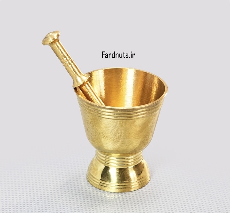  زعفران سوپر نگین 10 گرمی با جعبه کادویی ترمه کلاسیک و هاون و قوری 