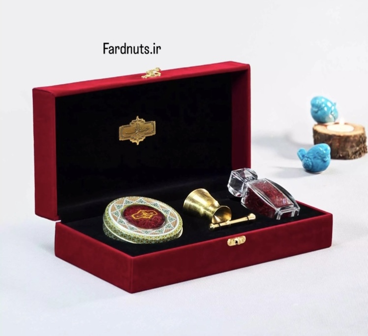 جعبه کادویی مخمل با زعفران سوپرنگین 5گرم و 3گرم آذین و هاون